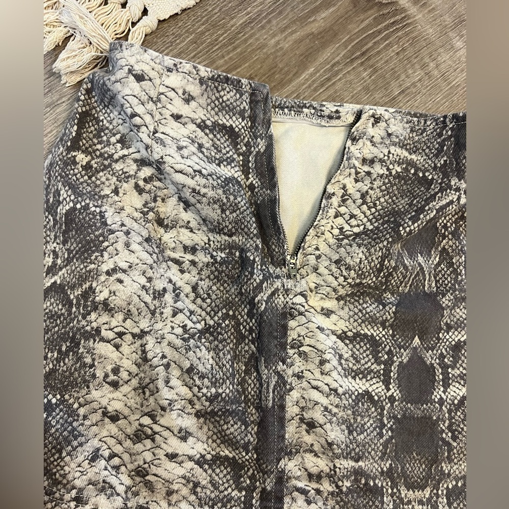 BDG Urban Outfitters Snakeskin Mini Skirt Medium - Picture 4 of 8